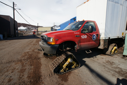 All sorts of interesting vehicles are to be found on the ice. (click to enlarge)