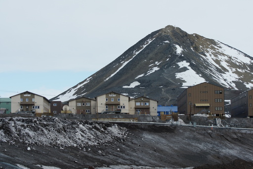 Dormitory accommodation at McMurdo, with Observatory Hill in the background. My dorm is the one immediately to the left of the blue one, which is the Galley.  (click to enlarge)