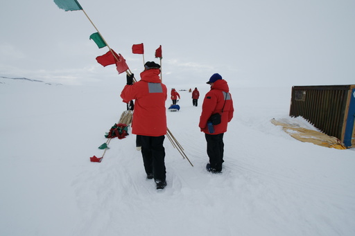 We set out a line of flags, one every ten paces, so that we can find our direction from the camp if conditions deteriorate. (click to enlarge)
