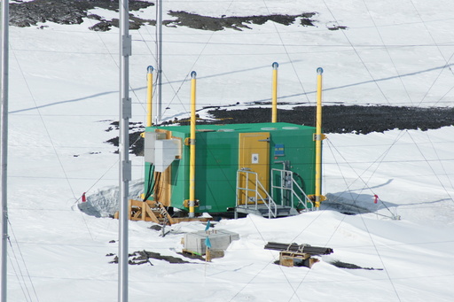 The AASTO, UNSW\'s first generation remote observatory, now performing a new role running a radio experiment just outside McMurdo. (click to enlarge)