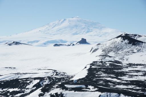 The clearest view we have had of Mt Erebus. It is 38 km away, but looks just 5km. Castle Rock is the squarish outcrop near the centre. (click to enlarge)