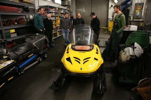 Kiwi Dave teaches us what to check before operating a Skidoo. Dave is the one with the hat. (click to enlarge)