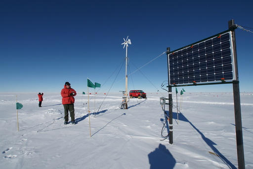 A solar and wind power station for the ARA experiment. (click to enlarge)