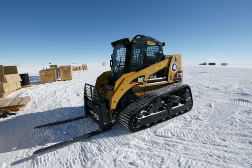 A cute little fork lift. (click to enlarge)
