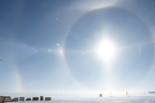 Another view of the ice halos. (click to enlarge)