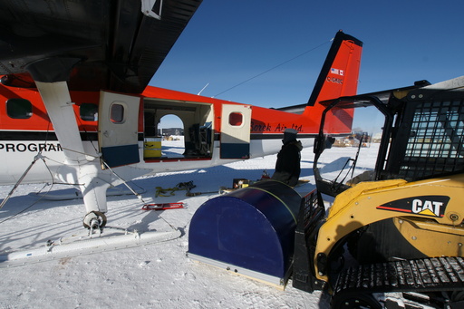The final component, the HEAT telescope itself under the blue fibreglass shell, is loaded. (click to enlarge)